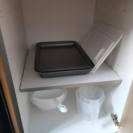 펜션 Family Near Centre - New King Bed! 칼라일