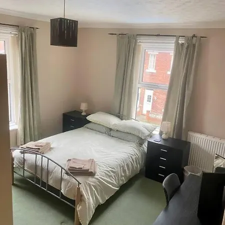 Дом отдыха Family Near Centre - New King Bed!