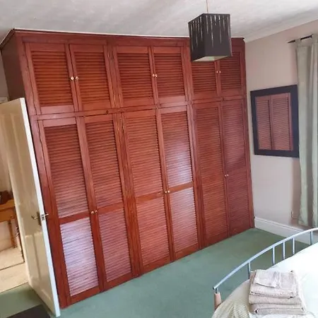 Family Near Centre - New King Bed! Дом отдыха