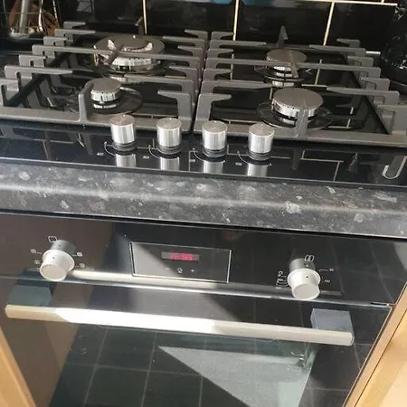 Family Near Centre - New King Bed! 펜션 *