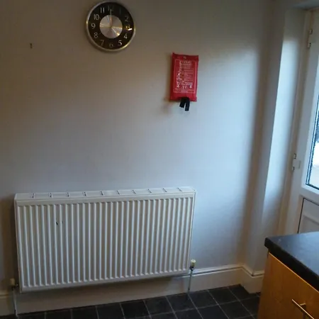 Family Near Centre - New King Bed! * 칼라일