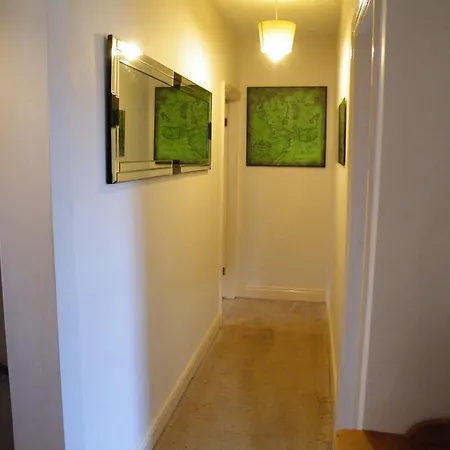 Family Near Centre - New King Bed! Дом отдыха