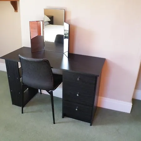 Family Near Centre - New King Bed!