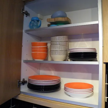 Family Near Centre - New King Bed!