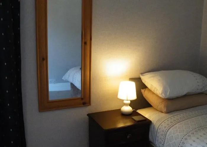 Family Near Centre - New King Bed! *