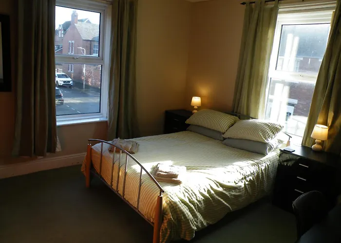 Family Near Centre - New King Bed!