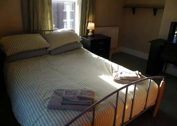 Family Near Centre - New King Bed! بيت للعطل *