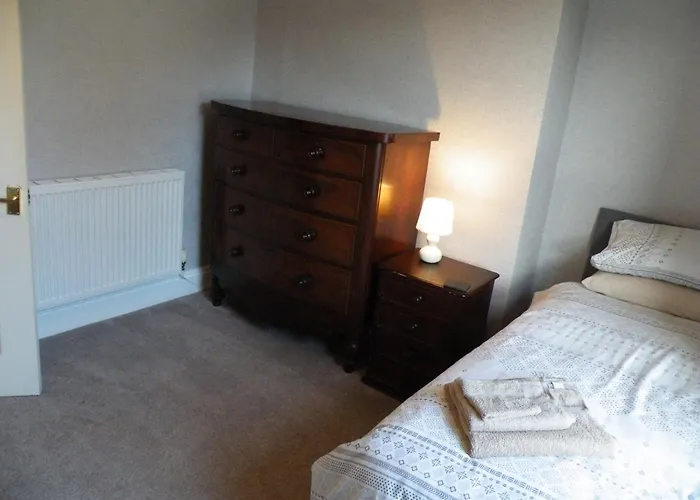 Family Near Centre - New King Bed! بيت للعطل *