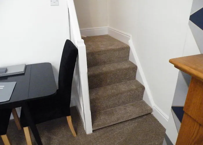 Family Near Centre - New King Bed! بيت للعطل