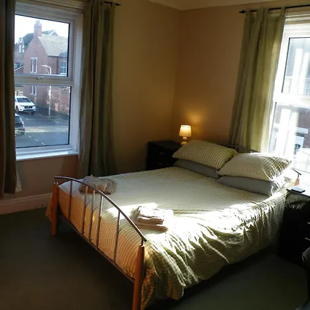 Family Near Centre - New King Bed!