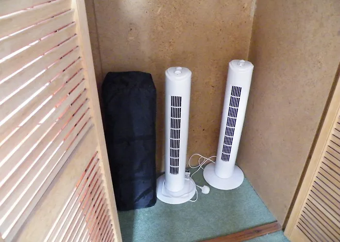 Family Near Centre - New King Bed! *