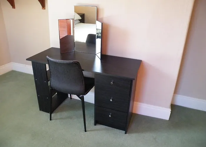 Family Near Centre - New King Bed!