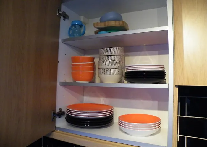 Family Near Centre - New King Bed!